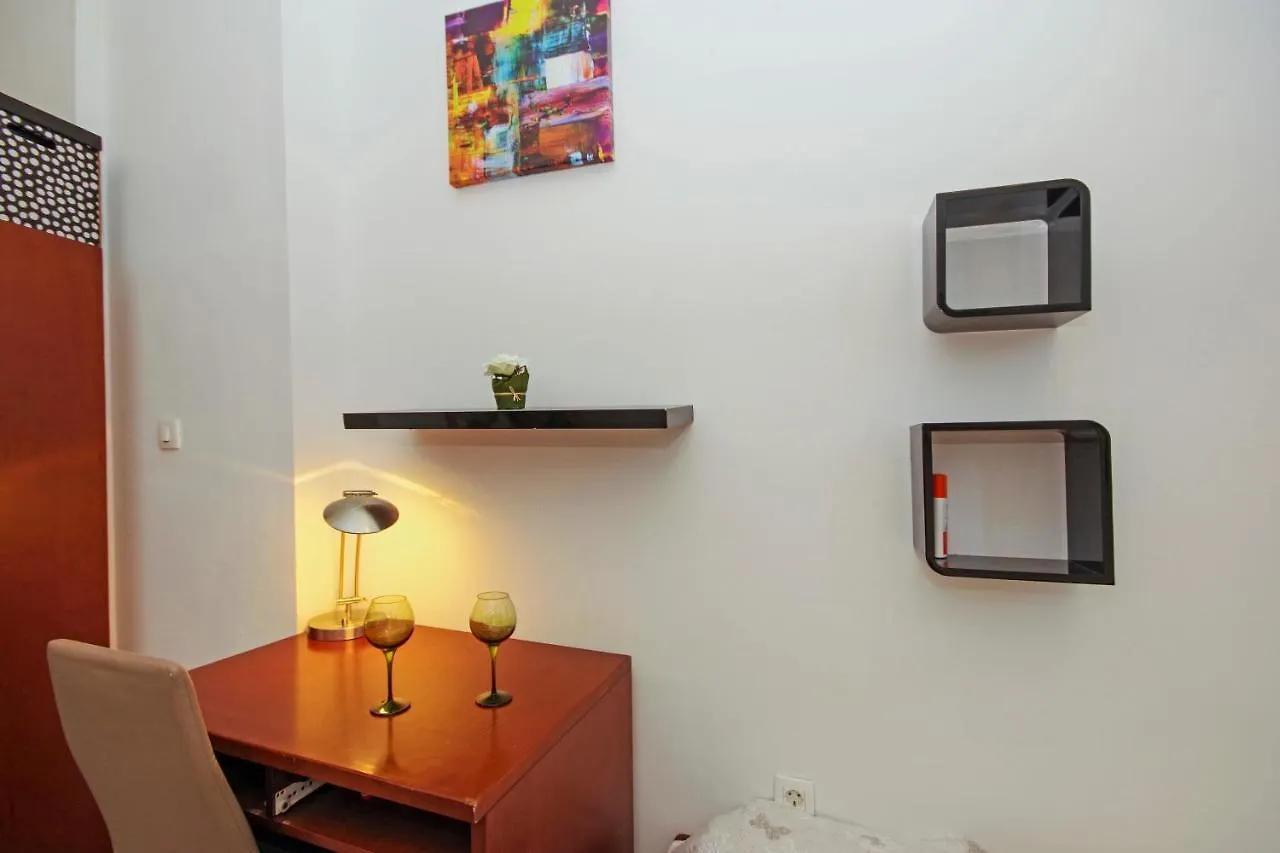 Studios Spalato 0*,